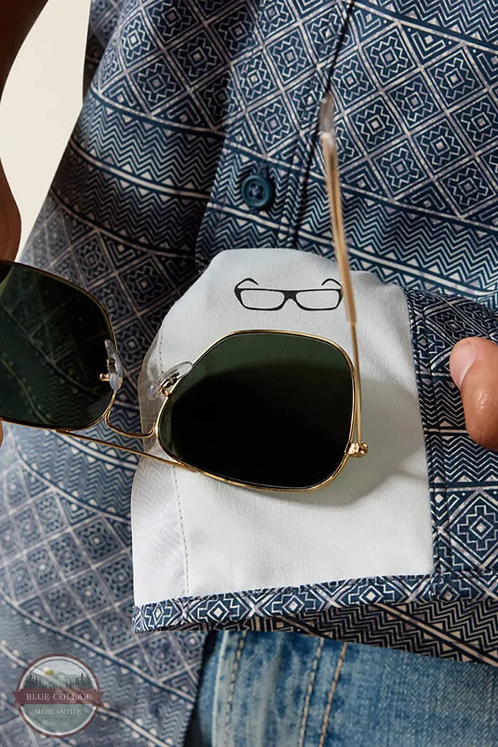 Ariat Men's Printed VentTEK Outbound Fitted Shirt in Dark Denim glass cleaner detail view