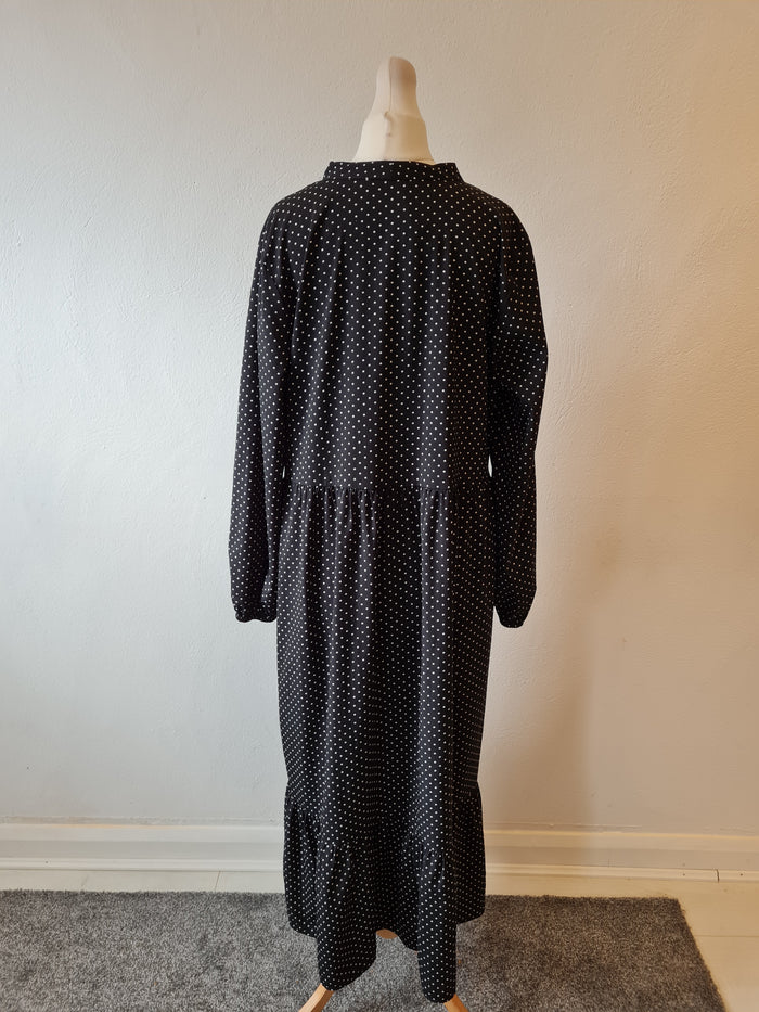 Dunnes Spot Maxi M