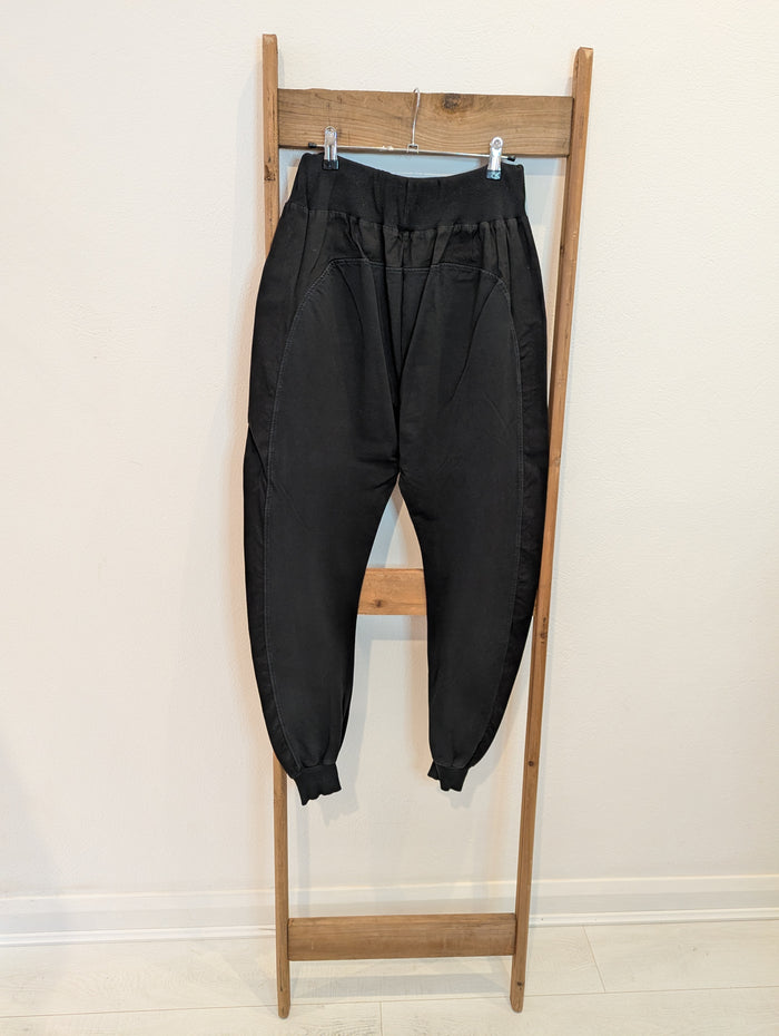 Suzy D black barrel joggers S
