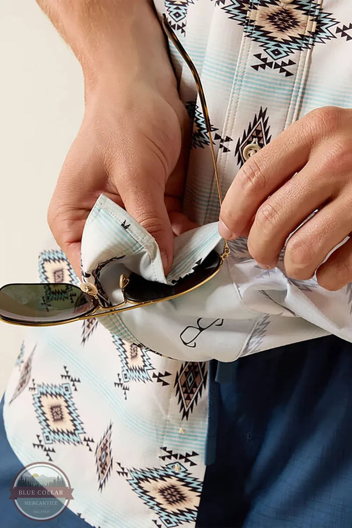 Ariat Men's Printed VentTEK Classic Fit Shirt in Off White glass cleaner detail view