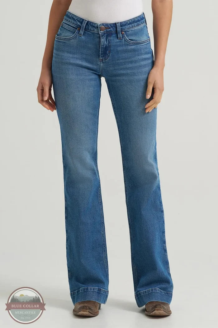 Wrangler Women's Retro® Mae Trouser Jean in "Cynthia" front view