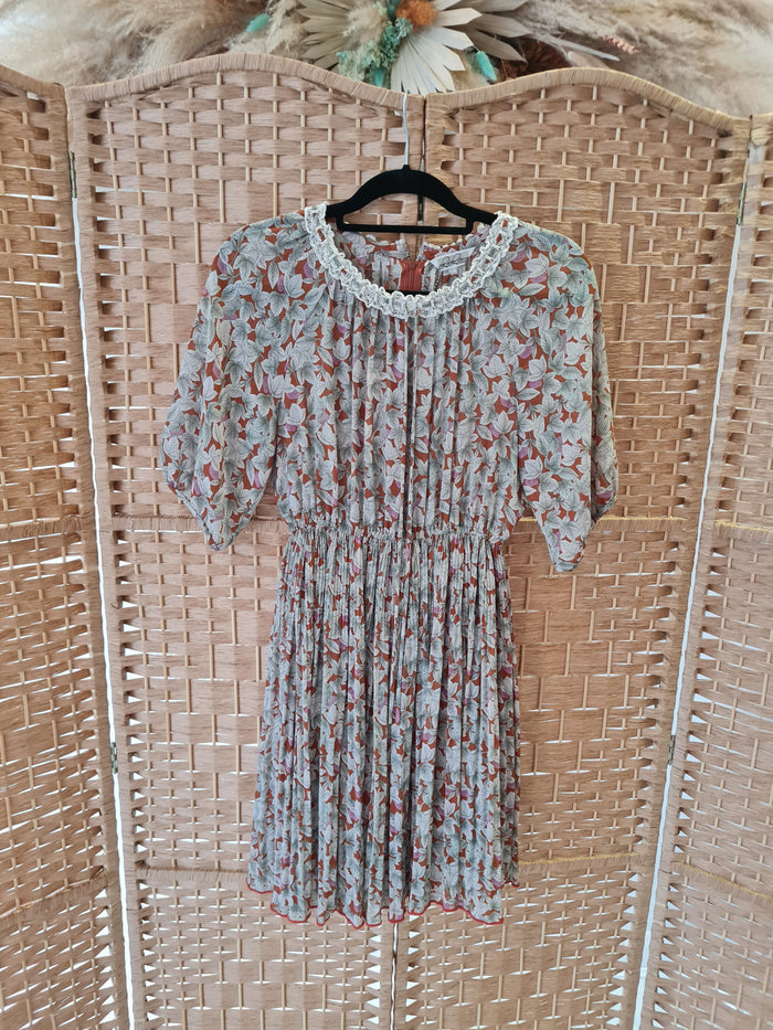 1970s Leaf Print (pleated skirt) 10/12