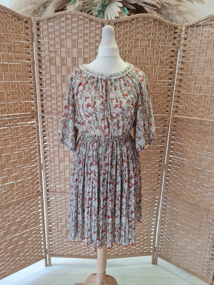 1970s Leaf Print (pleated skirt) 10/12