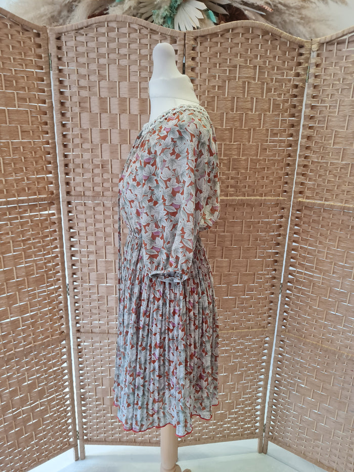 1970s Leaf Print (pleated skirt) 10/12
