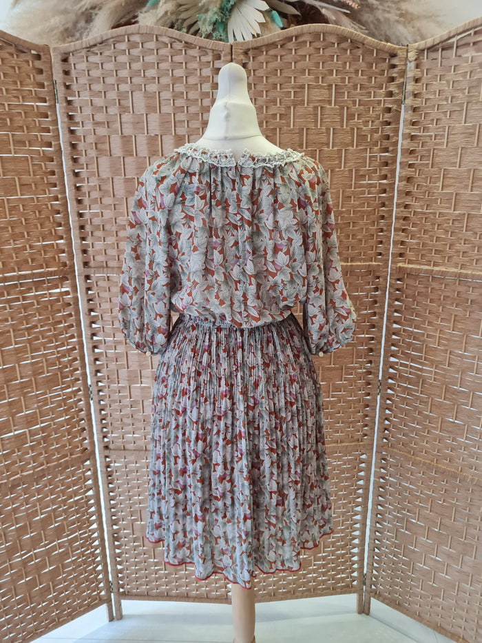 1970s Leaf Print (pleated skirt) 10/12