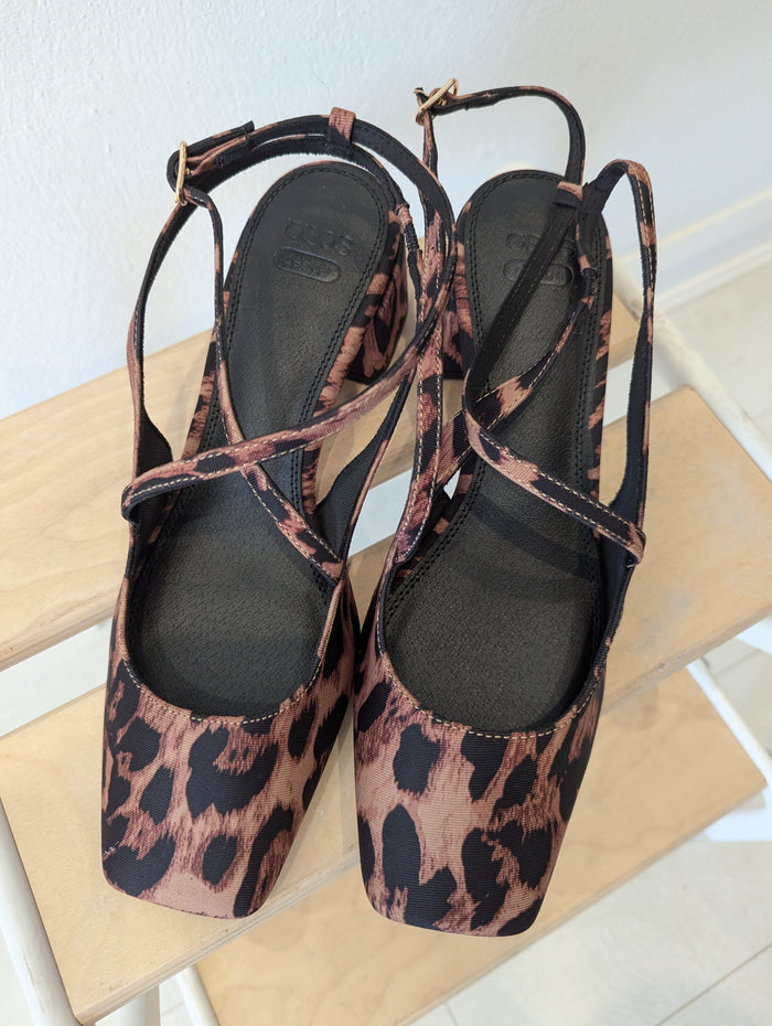 ASOS Leopard Print Block Heel Size 6 NWT