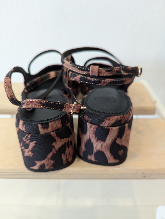 ASOS Leopard Print Block Heel Size 6 NWT