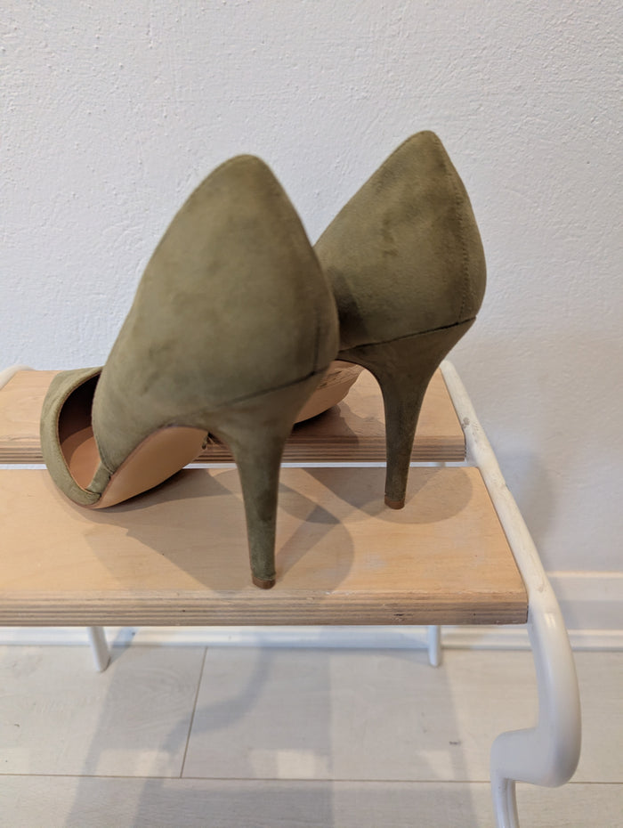 Bellucci Green Suede Heels 8