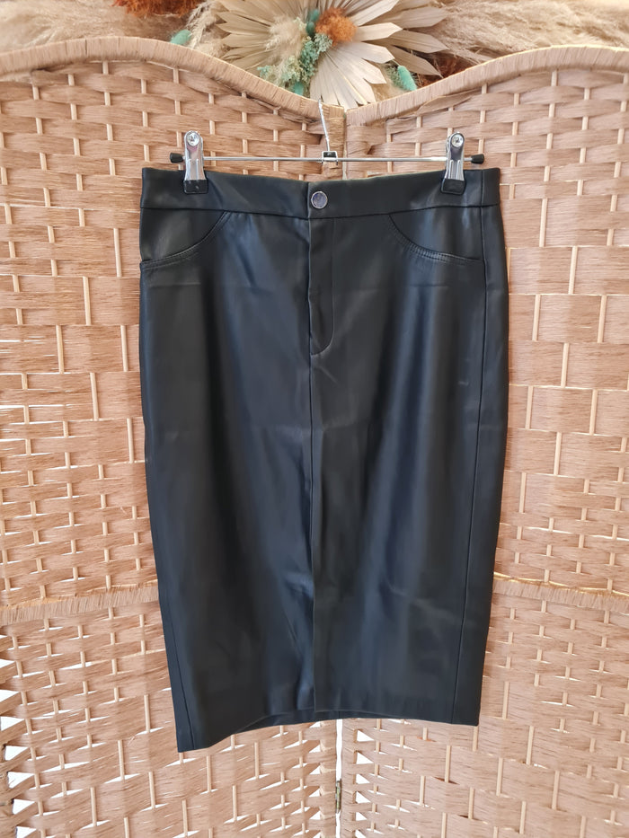 Bershka pleather skirt S