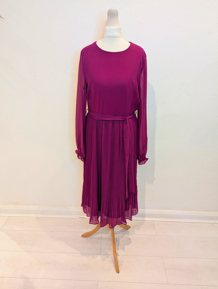Billie & Blossom Pink Pleated dress 10 NWT