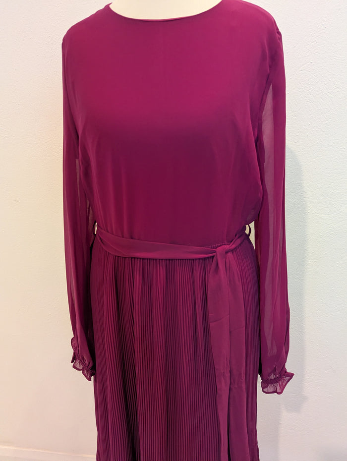 Billie & Blossom Pink Pleated dress 10 NWT