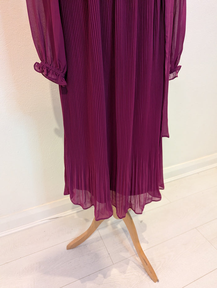Billie & Blossom Pink Pleated dress 10 NWT