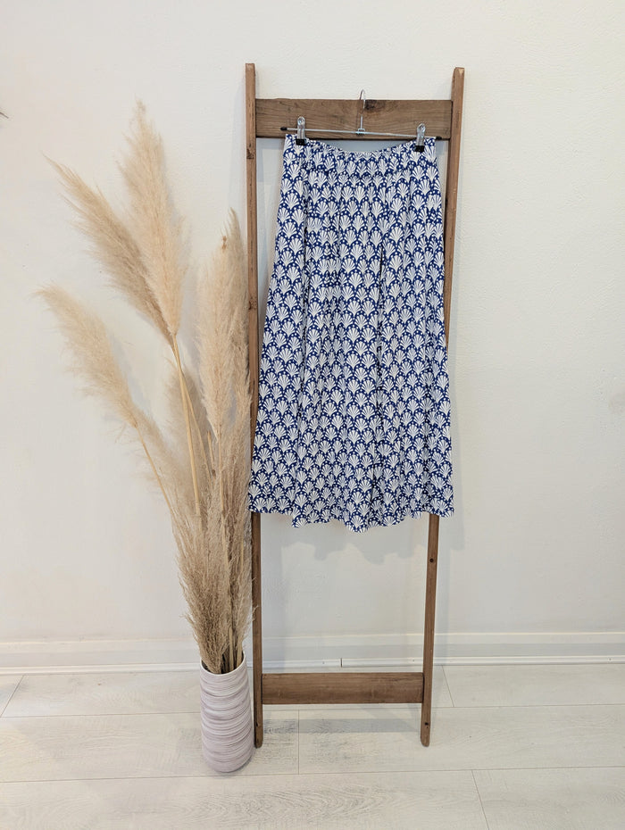 Boden blue/ white patterned skirt 10