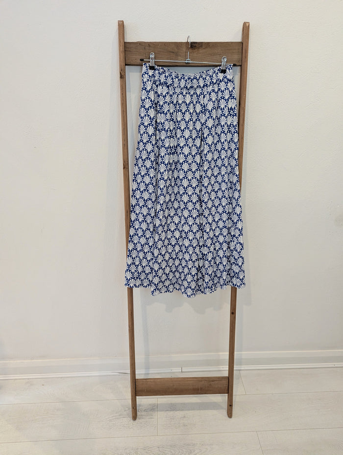 Boden blue/ white patterned skirt 10