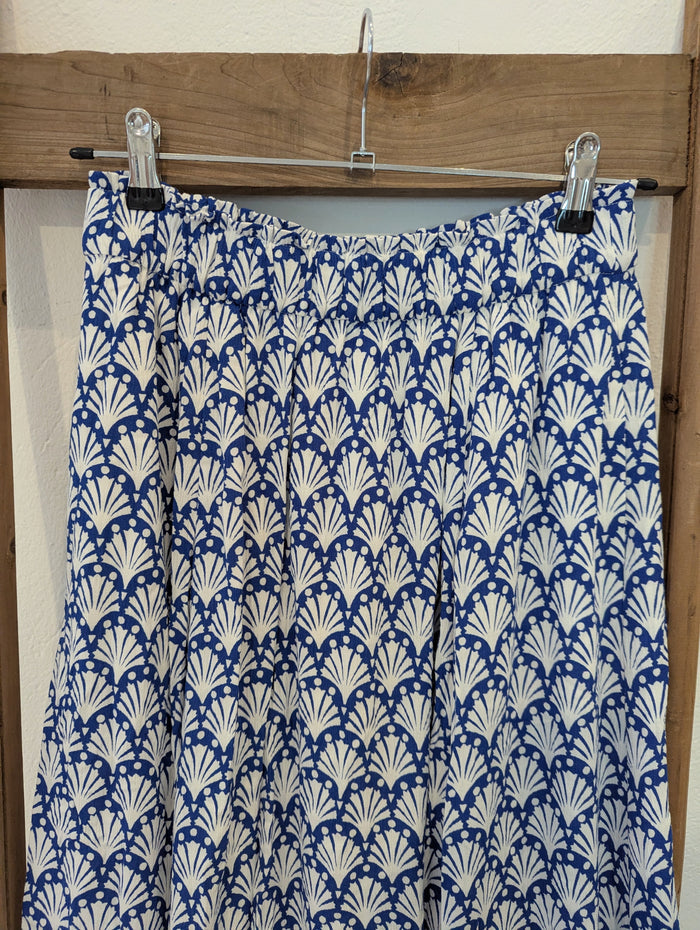 Boden blue/ white patterned skirt 10