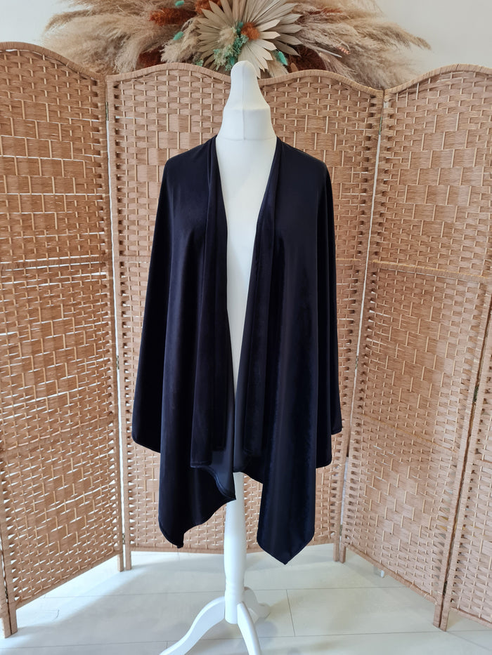 Carmen cape in black one size