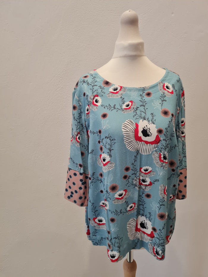 Caroline Donnelly Blue poppy top 10