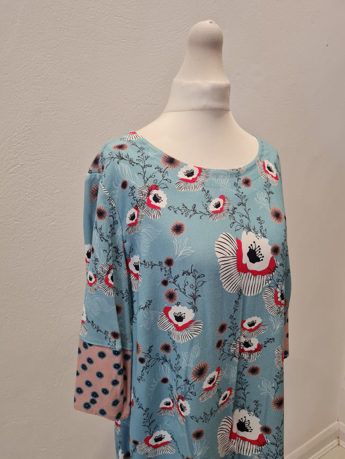 Caroline Donnelly Blue poppy top 10