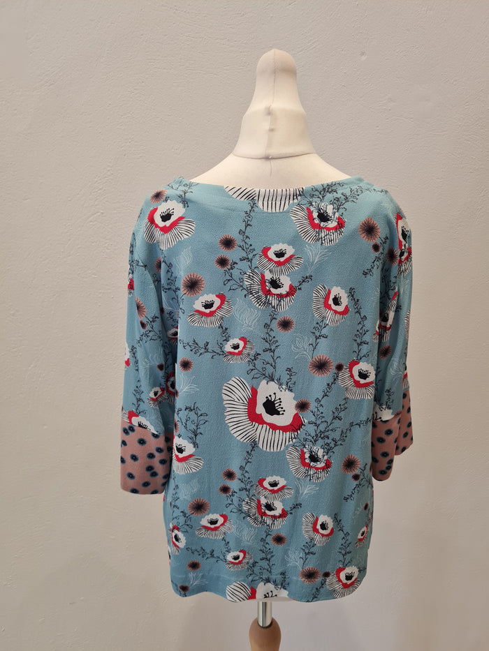 Caroline Donnelly Blue poppy top 10