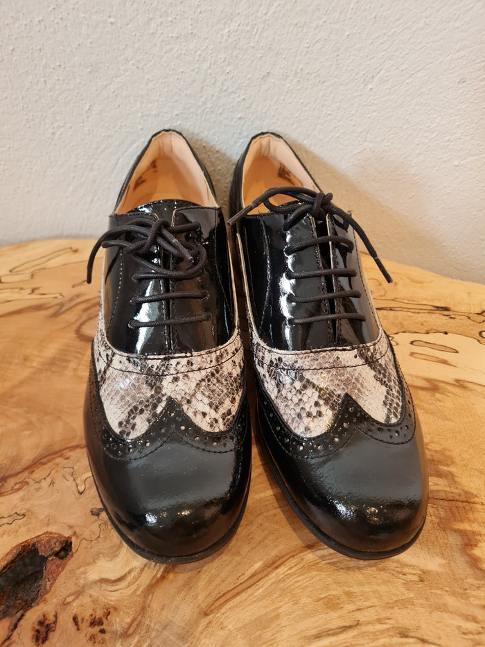Clarks Brogues Size 6.5 (New)
