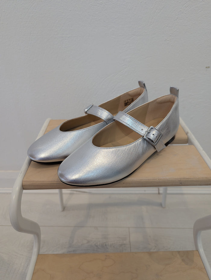 Clarks silver Mary Janes 6 NWT