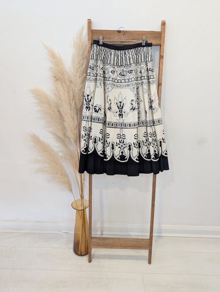 Classics Cream Black Skirt 14