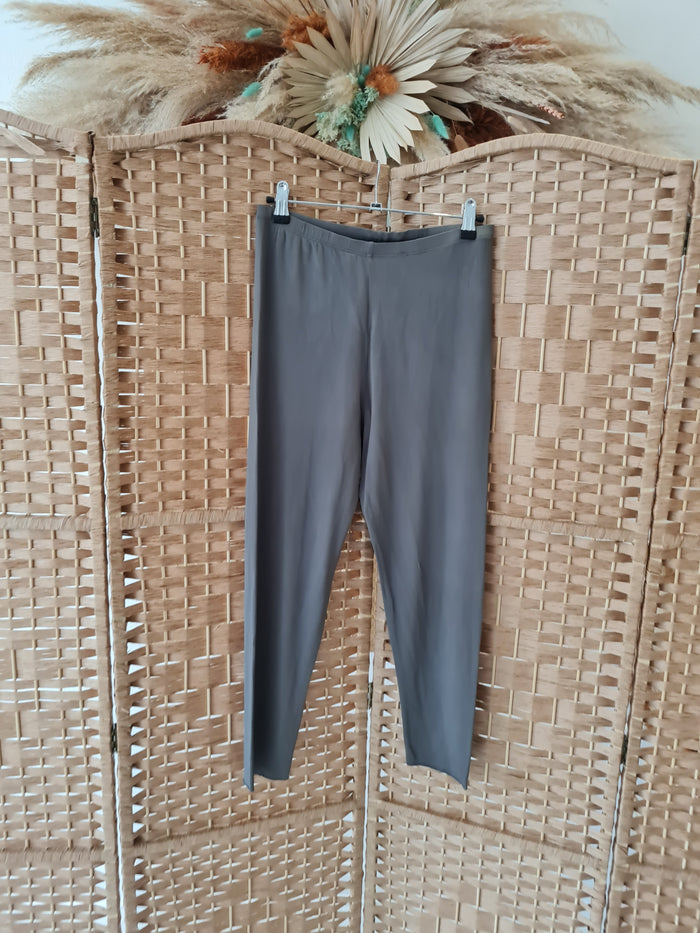 Crea Concept Khaki 2 piece L