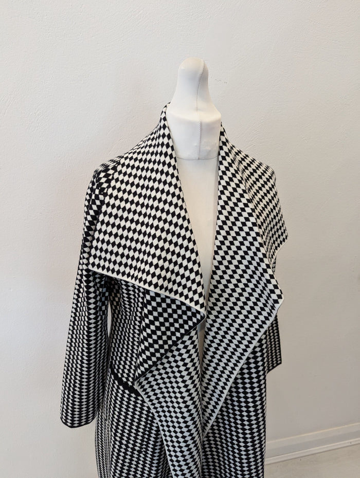 D.E.C.K by Decollage Black/White Square Coatigan L