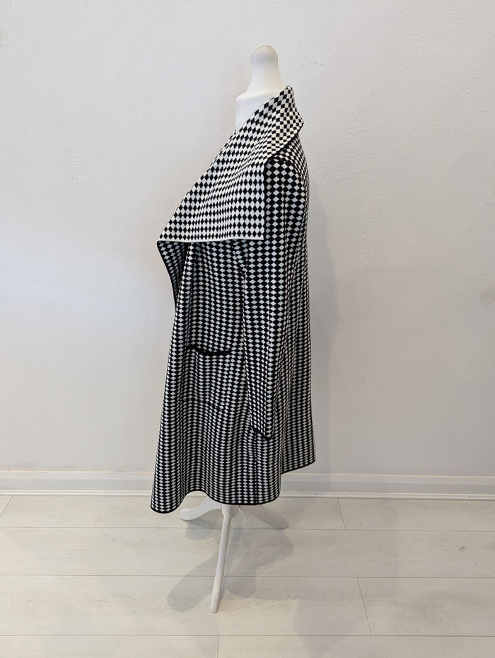 D.E.C.K by Decollage Black/White Square Coatigan L