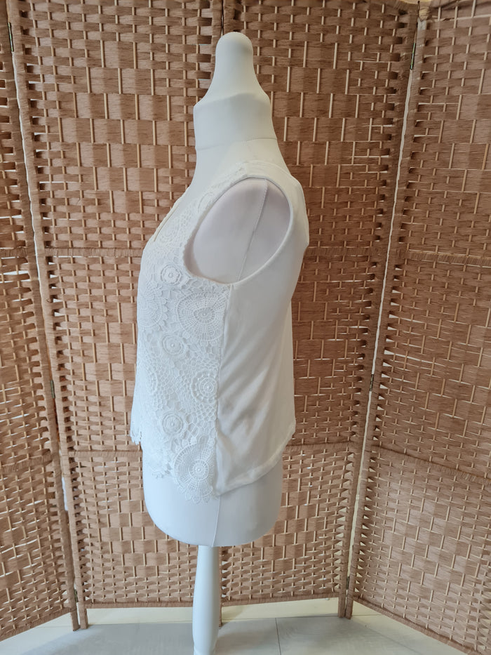 DP  white lace vest 14P