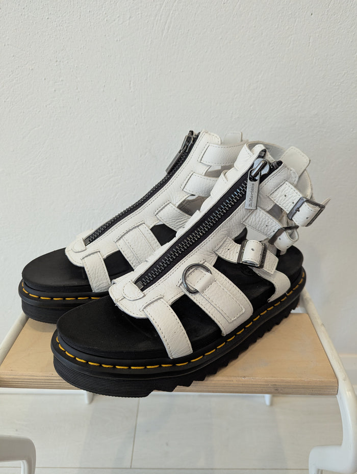 Dr Martens White Sandles 6.5 New