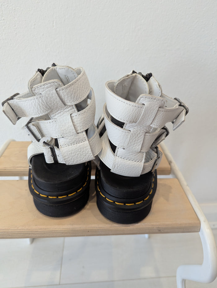 Dr Martens White Sandles 6.5 New