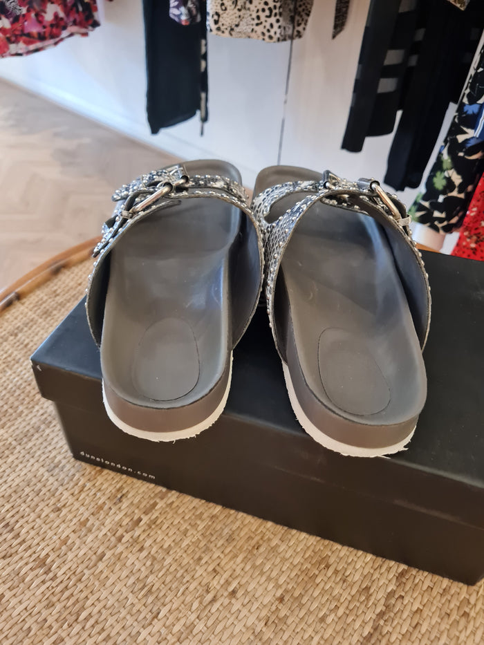 Dune Grey Reptile Slide Size 8