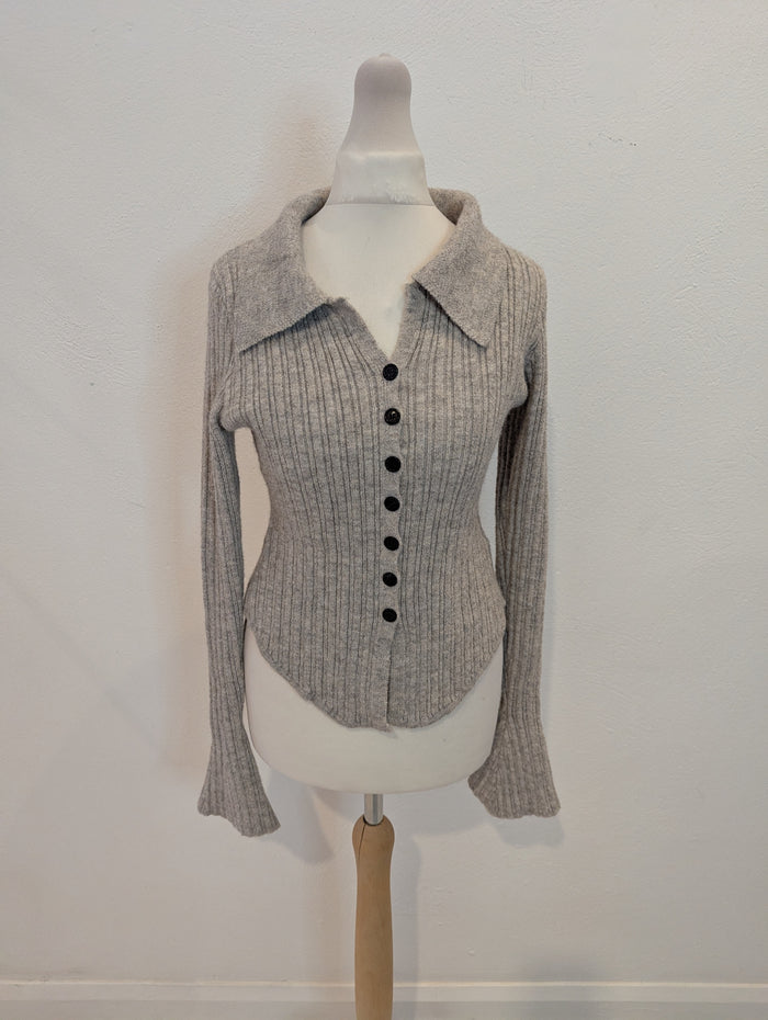 Elenza Grey Button Top S