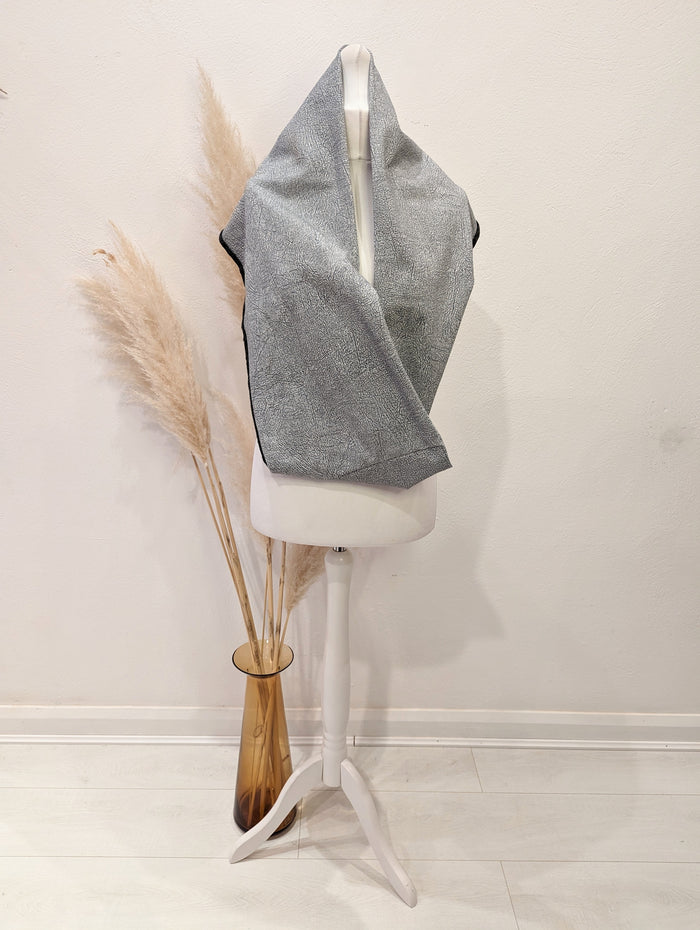 Elsewhere grey snood