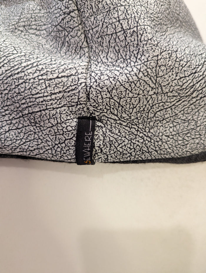 Elsewhere grey snood