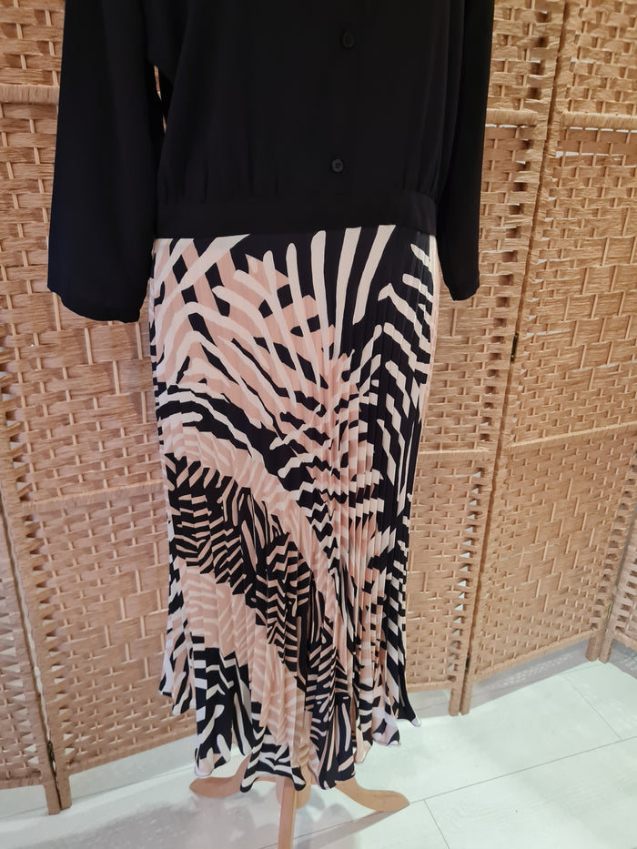 Emme Marella Black/Cream Pleated Dress 14