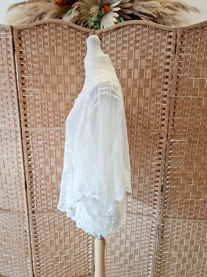 Exquiss's Paris White Lace Blouse Size Medium NWT