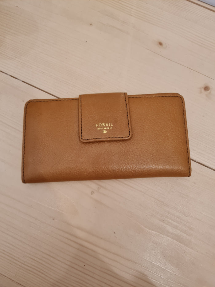 Fossil tan wallet NEW