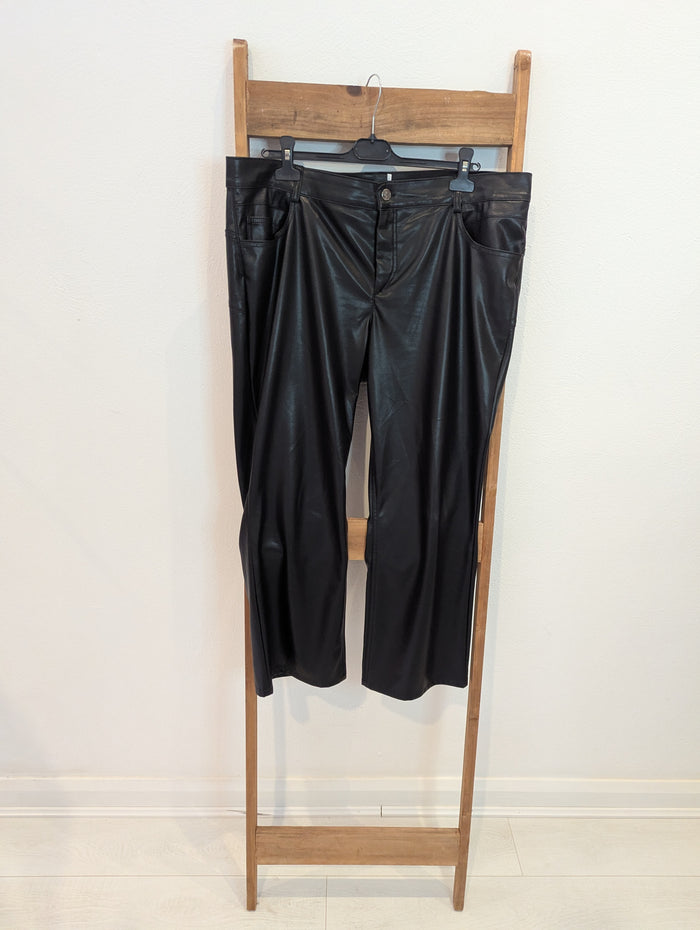 Gardeur Black Pleather trousers 22