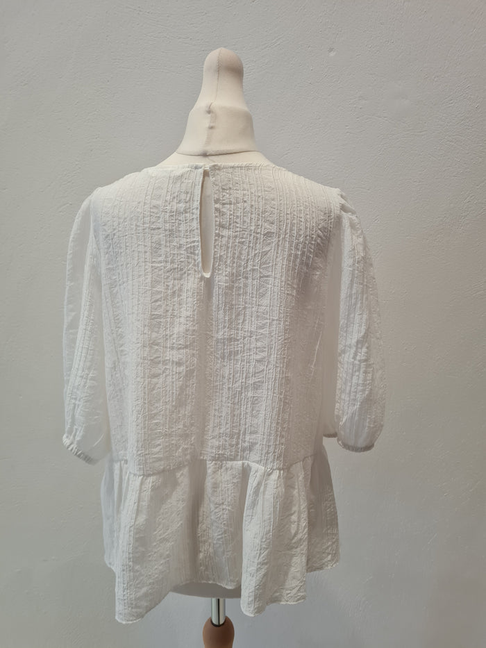 H&M White Cheese cloth peplum top Size M