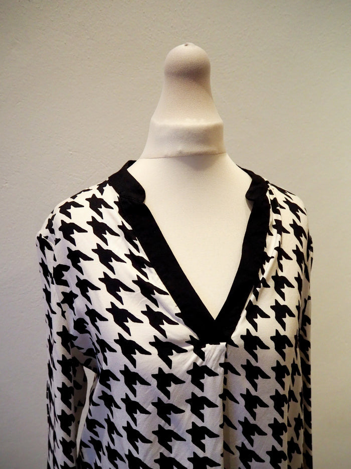 Hobbs Dogtooth blouse Size 10