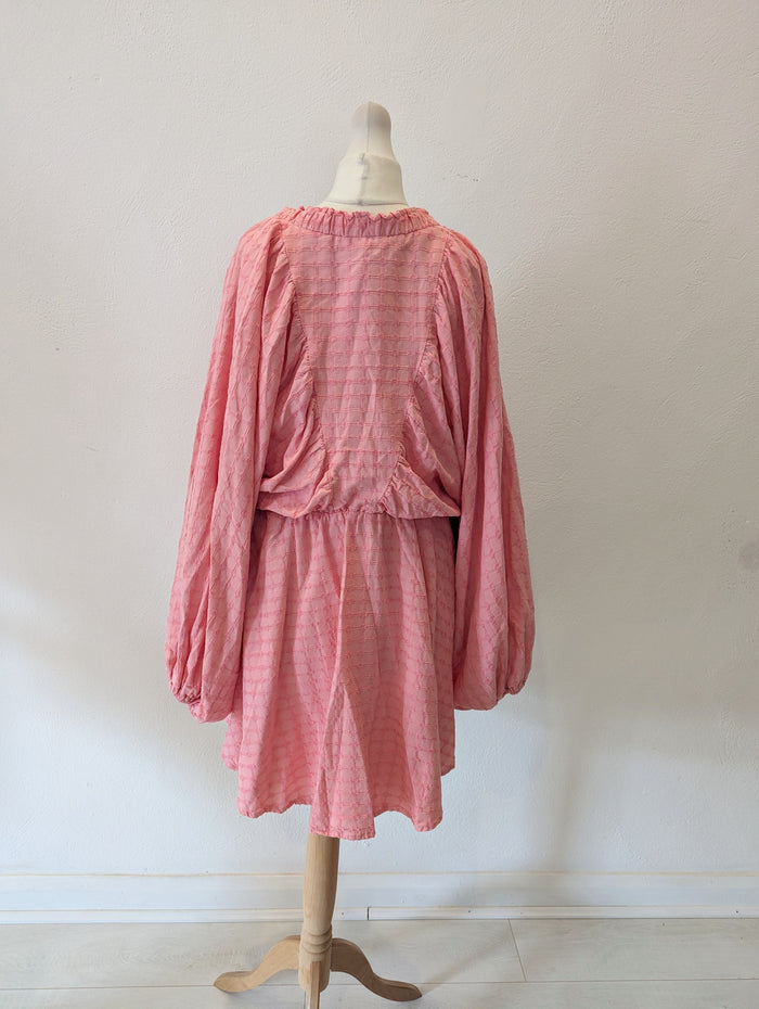 In Style Coral Balloon Sleeve Mini Size 10