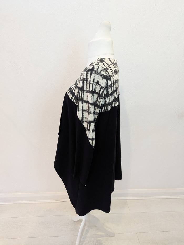 Isabel De Pedro Black/Cream Zip Back Jacket Size 10