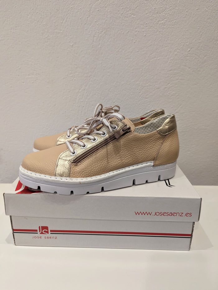 Jose Saenz Tan Trainers 40 NWT £129