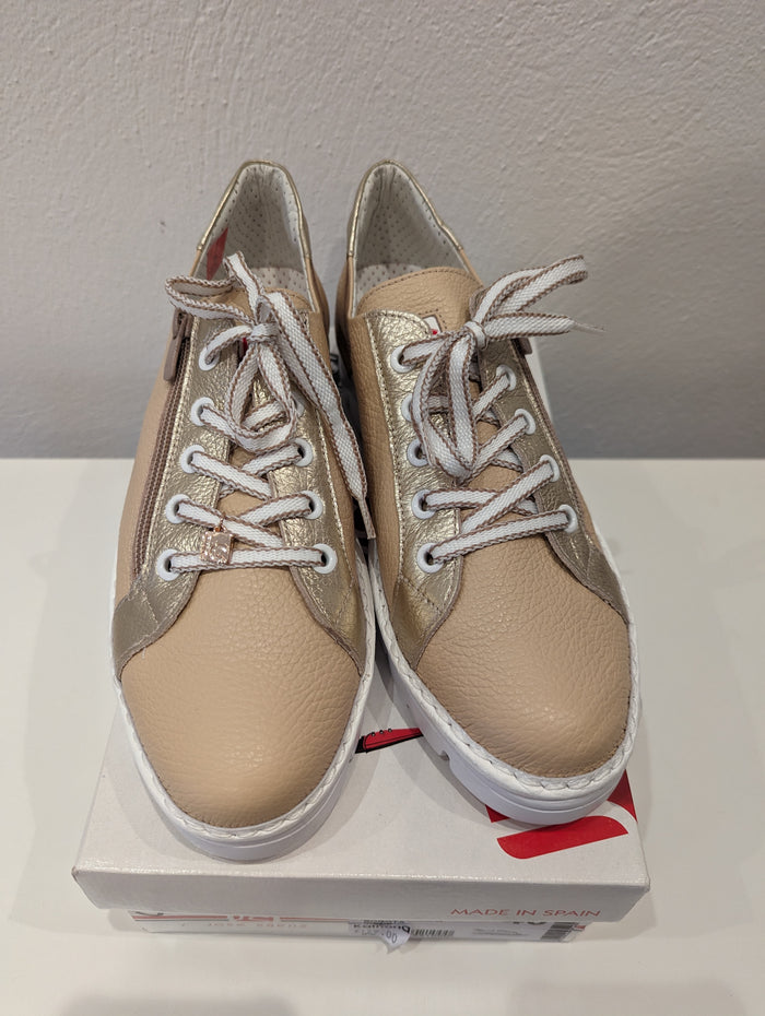 Jose Saenz Tan Trainers 40 NWT £129