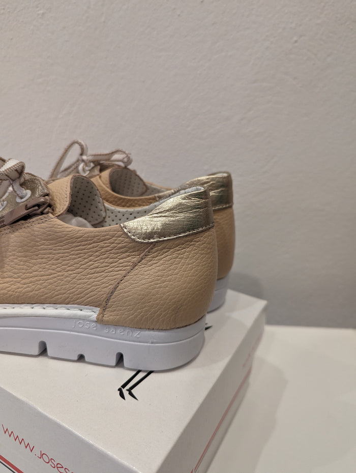 Jose Saenz Tan Trainers 40 NWT £129