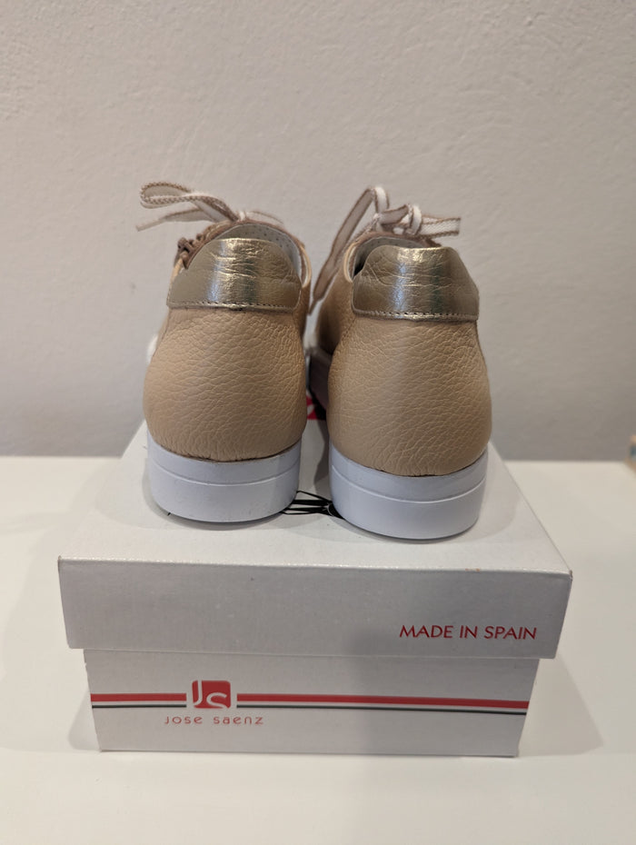 Jose Saenz Tan Trainers 40 NWT £129
