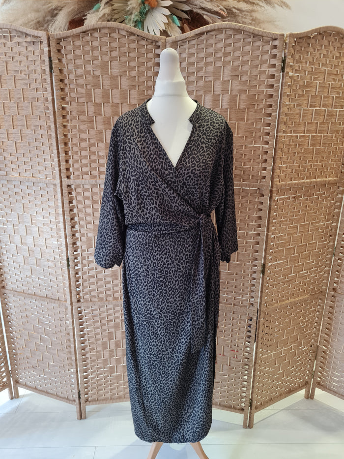 Kate & Pippa Khaki leopard wrap dress XL