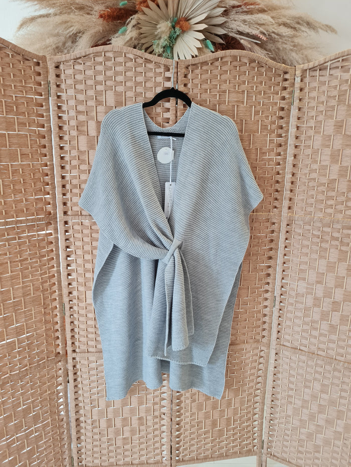 Knitted scarf cape in grey